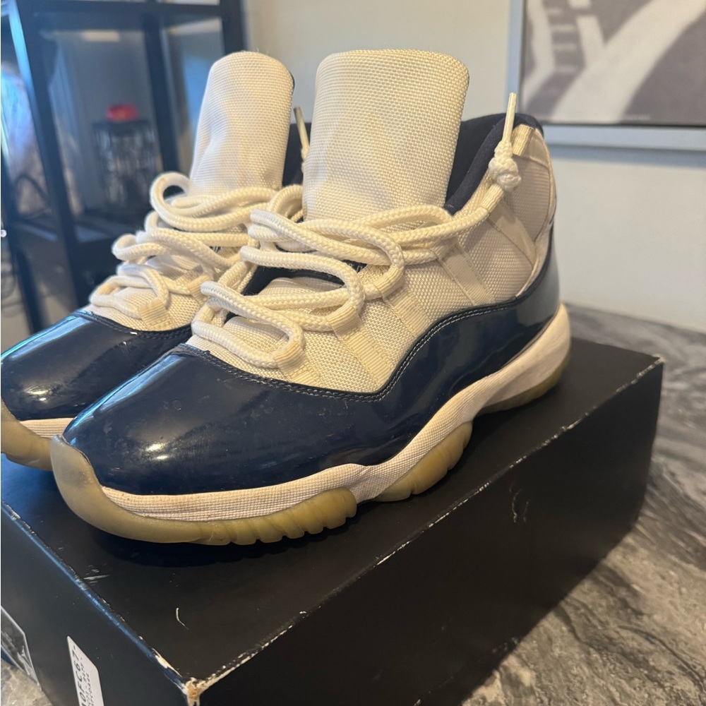 Men’s Jordan Retro 11 (win like 82) size 9